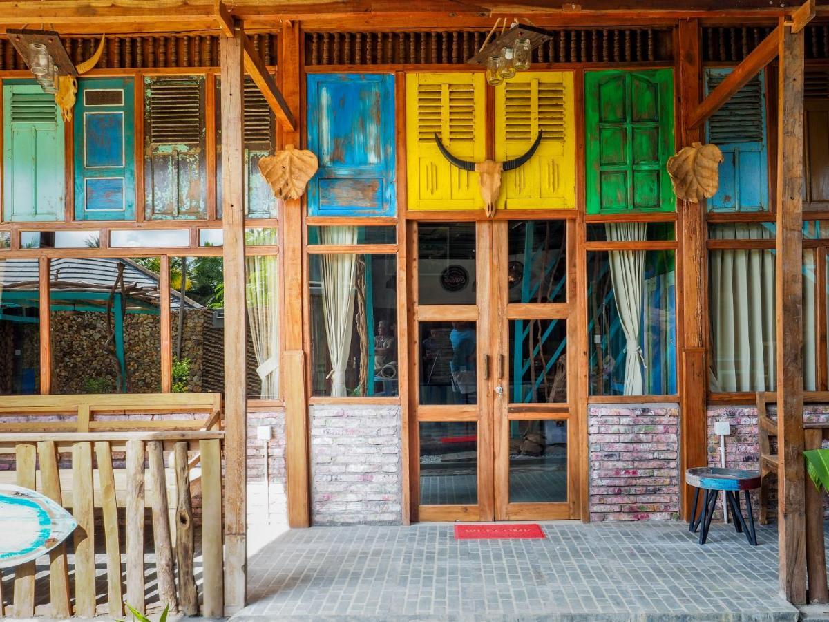 Hotel Beruga Mandalika Kuta  Zewnętrze zdjęcie
